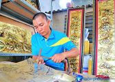 Người “vẽ” tranh gò đồng – Nghề truyến thống Huế