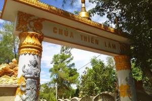 Chùa Thiền Lâm – độc đáo với ngôi chùa ”phật đứng, phật nằm” trên đất Huế
