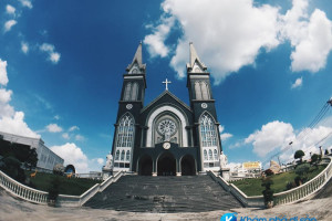 [Bình Dương] khám phá nét kiến trúc độc đáo của nhà thờ chánh tòa Phú Cường