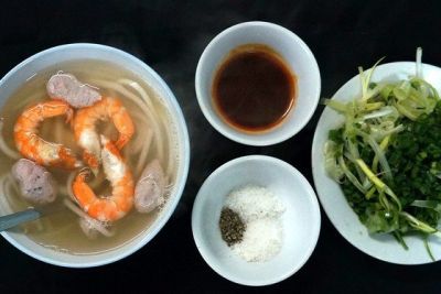 Về với Huế, thử món bánh canh Bà Đợi