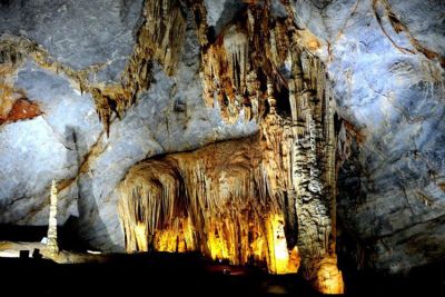 Quảng Bình – chùm ảnh xuyên qua đá vôi trong lòng hang Thiên Đường