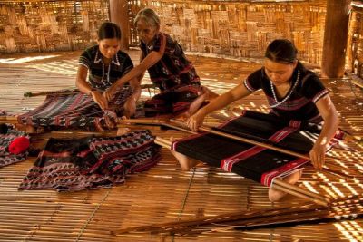 Dệt Zèng và mối “duyên” Festival Nghề truyền thống Huế
