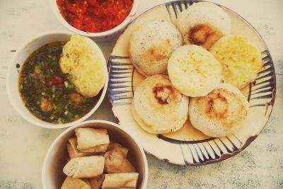 Về Ninh Thuận, thưởng thức món bánh căn thơm ngon