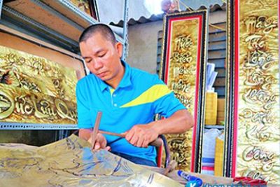 Người “vẽ” tranh gò đồng – Nghề truyến thống Huế