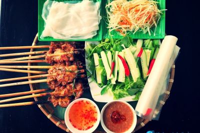 Bánh ướt cuốn thịt nướng – Đặc sản của Hội An khiến nhiều thực khách mê mẩn