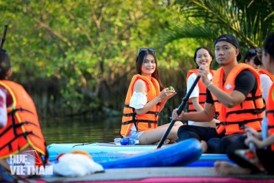 Đến Huế, chèo SUP khám phá rừng ngập mặn trên Phá Tam Giang