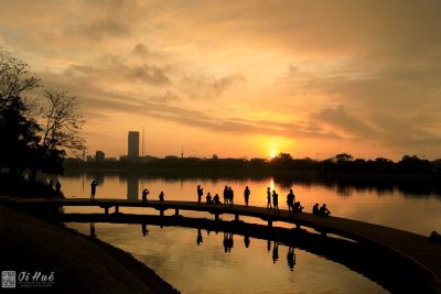 Người Huế thích thú với cầu bán nguyệt tuyệt đẹp tại Bến Me