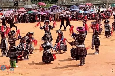 Cuốn hút màn múa khèn Mông, múa khăn của học sinh vùng cao Mù Cang Chải