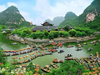 Mua Vé Tràng An Online: Kết Hợp Khám Phá Làng Hương Quảng Phú Cầu