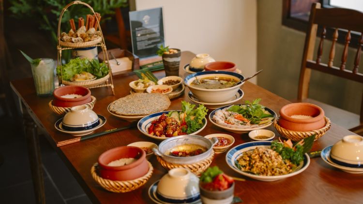 Khám phá 5 nhà hàng cơm niêu Huế ngon – đi Huế phải thử đặc sản Huế