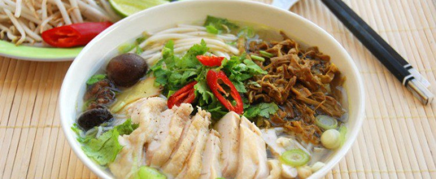 Hà Nội – Những món ngon hấp dẫn trên phố Trần Khát Chân