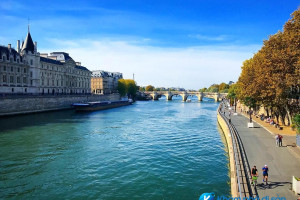 [Pháp] Trải nghiệm sự yên bình trên sông Seine