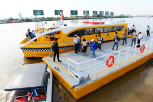 Đi xe buýt trên sông Sài Gòn – Bạn đã thử chưa?