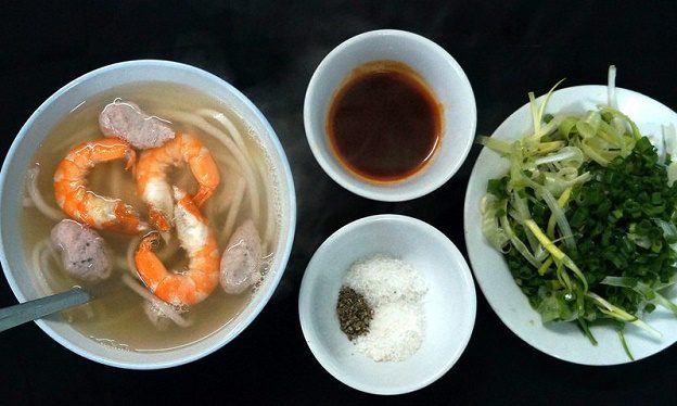 Về với Huế, thử món bánh canh Bà Đợi 3 banh canh ba doi 2