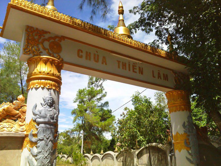 Chùa Thiền Lâm - độc đáo với ngôi chùa ''phật đứng, phật nằm'' trên đất Huế 7 chua thien lam hue 6 e1463573992102