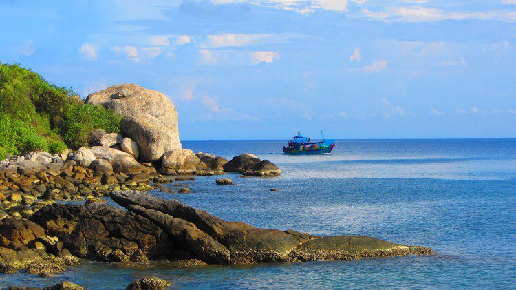 Ngoài đảo Lý Sơn Quảng Ngãi còn có những điểm đến hấp dẫn nào? 7 quang ngai 3 1 e1463387743243