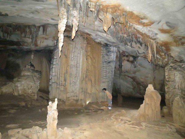 Hang động này dài hơn 34 cây số.  Đi trong lòng hang Thiên Đường là cơ hội để chạm về một quá khứ cổ đại nhất trên thế giới vừa được mở cửa.  