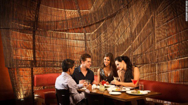 Nobu Dubai Thuộc top 3 các nhà hàng Nhật Bản ở Dubai, Nobu giành được vị trí này nhờ có địa điểm đẹp, nằm bên trong khách sạn Atlantis. Khách sạn này có cấu trúc giống một tòa lâu đài nằm trên hòn đảo nhân tạo Palm. 