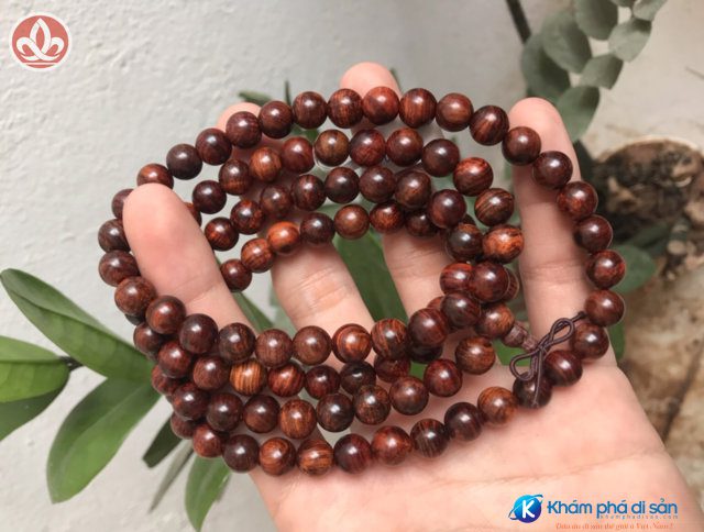 Tổng hợp những địa chỉ bán vòng tay gỗ sưa đỏ uy tín tại Hà Nội & TP. HCM 8 trang hat go sua do 108 8mm 1 1