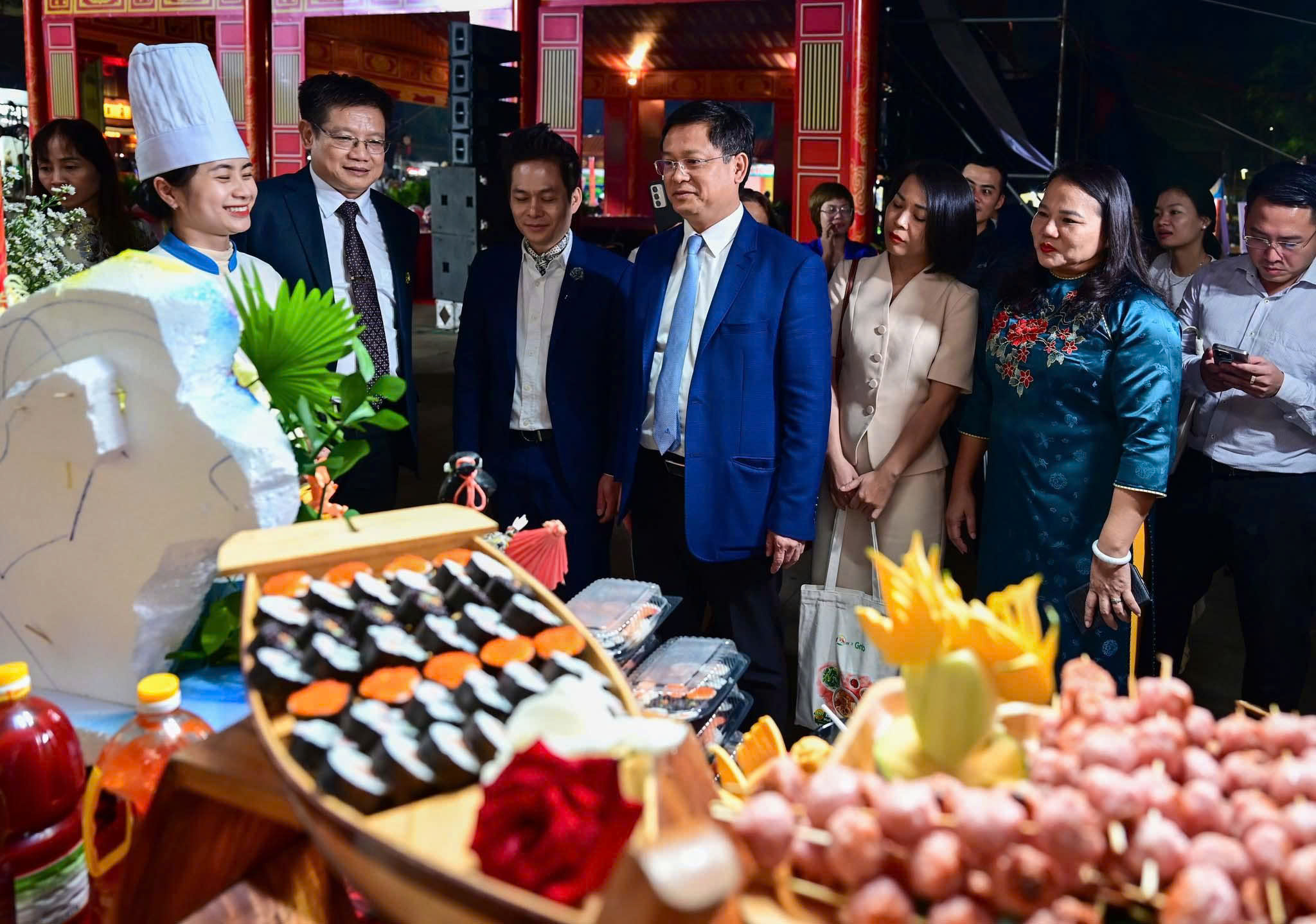 Khai hội Liên hoan Ẩm thực Quốc tế 2025: "Huế - Kinh đô ẩm thực" 3 Khai hội Liên hoan Ẩm thực Quốc tế 2025: “Huế – Kinh đô ẩm thực”