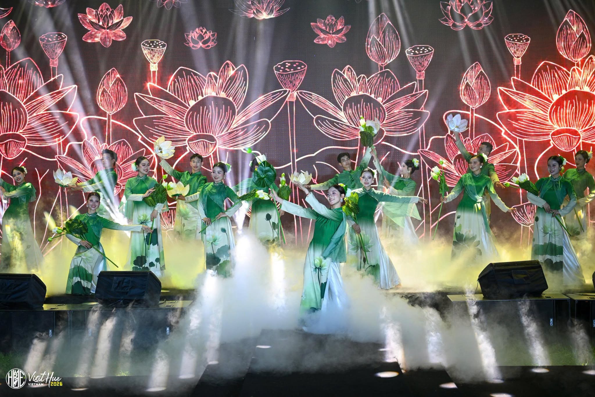 Đêm huyền ảo tại “Thức Thủy Show” đánh thức mọi giác quan cùng Ngày Hội Sen Huế