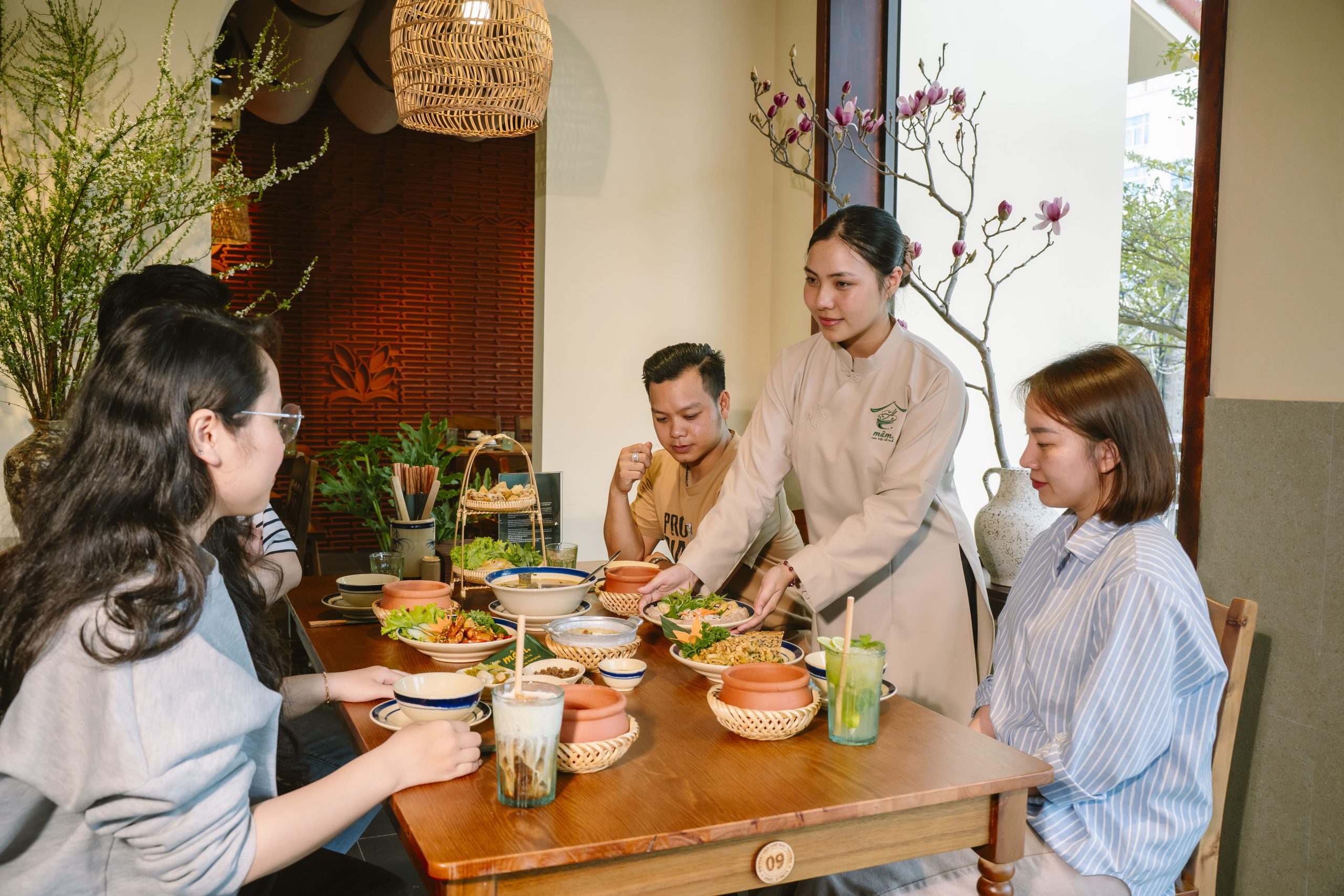 Khám phá 5 nhà hàng cơm niêu Huế ngon - đi Huế phải thử đặc sản Huế 3 Khám phá 5 nhà hàng cơm niêu Huế ngon